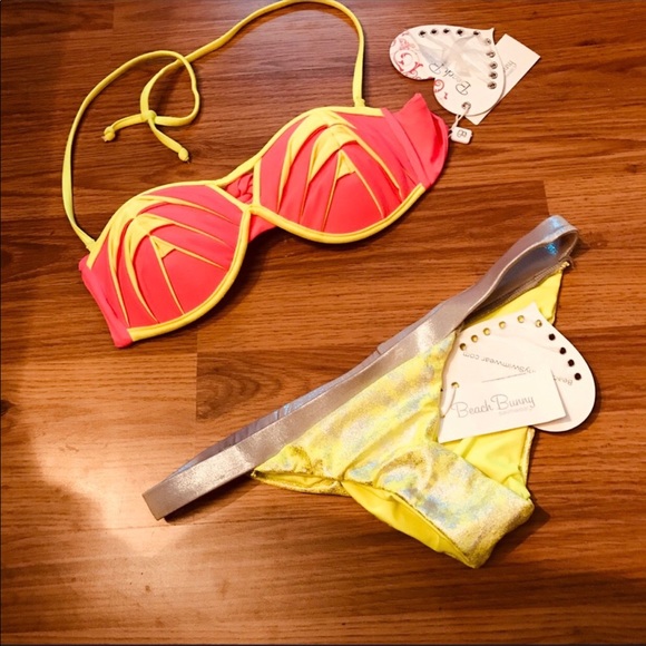 Beach Bunny Other - 🌷HOST PICK🌷 Beach Bunny bikini top